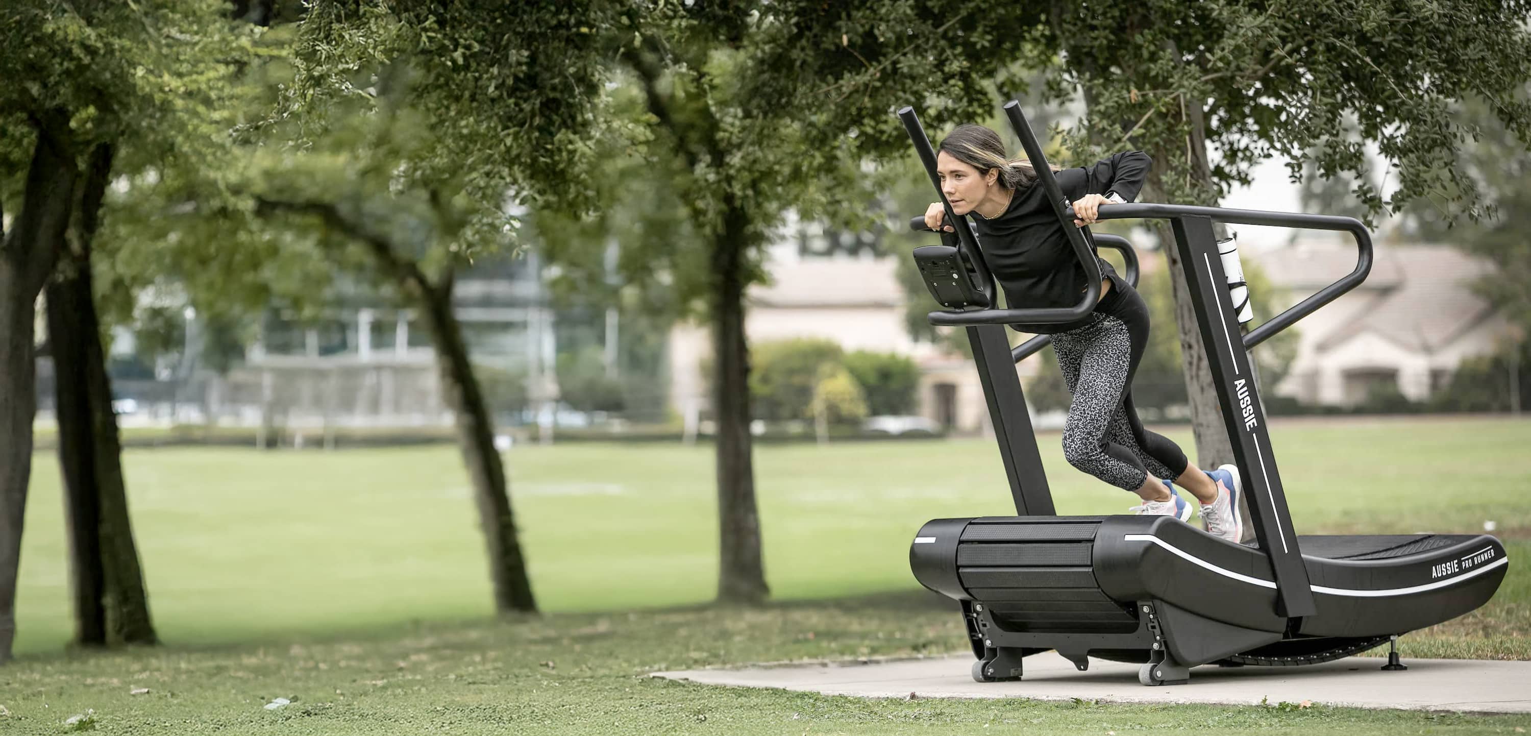 Aussie Pro Runner Girl Runningslider_item_jC7XtB